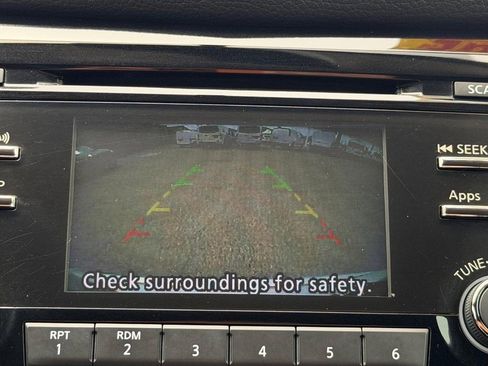 Used 2016 Nissan Rogue SV image 40