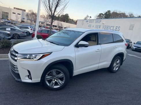 Used 2017 Toyota Highlander Limited image 4