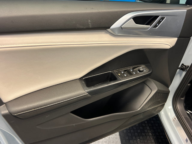 Certified 2025 Volkswagen Taos SE FWD image 7