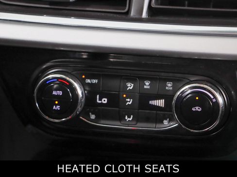 Used 2024 Chevrolet Trax LT w/ Sunroof Package FWD image 19