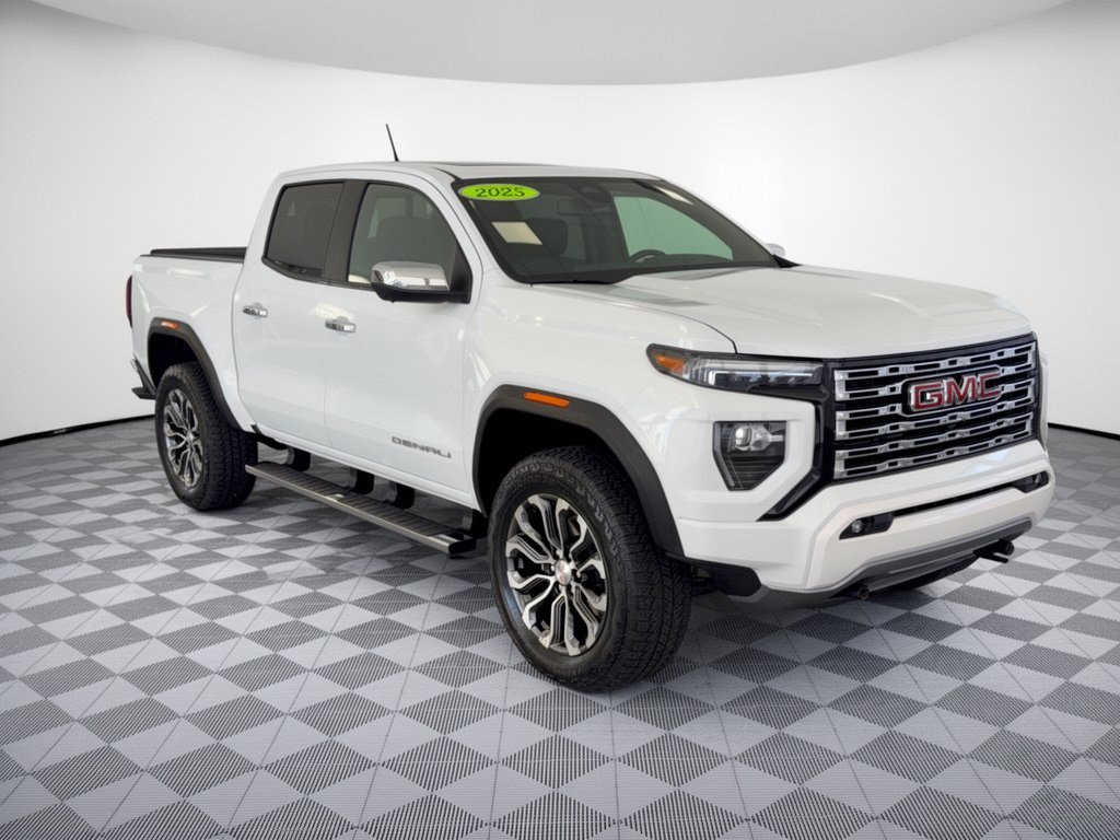 Used 2025 GMC Canyon Denali AWD/4WD image 7