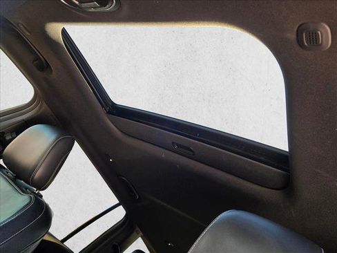 Used 2021 Jeep Grand Cherokee L Laredo image 16