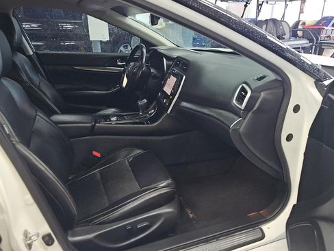 Used 2022 Nissan Maxima SV w/ Floor Mat Group FWD image 4