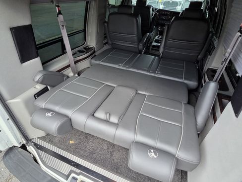 Used 2015 Chevrolet Express 2500 RWD image 20