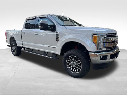Used 2017 Ford F250 Lariat w/ Lariat Value Package image 8