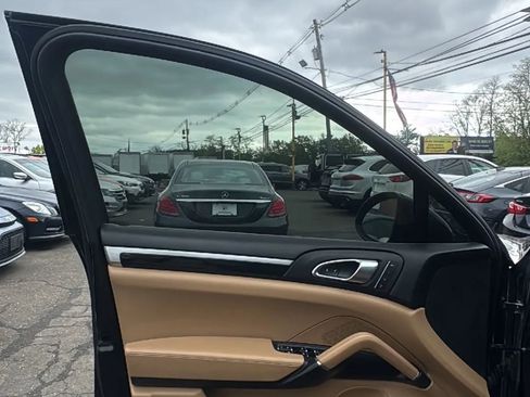 Used 2014 Porsche Cayenne Turbo S AWD/4WD image 9