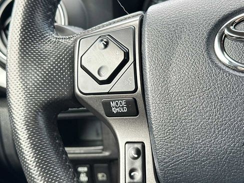 Used 2018 Toyota Tacoma TRD Sport image 25