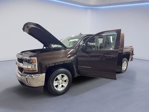 Used 2018 Chevrolet Silverado 1500 LT w/ All Star Edition image 9