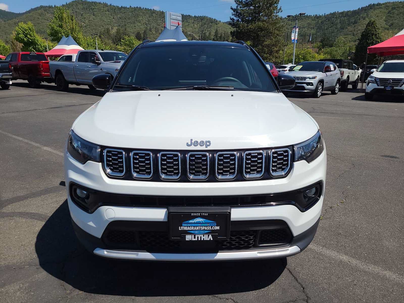 Used 2025 Jeep Compass Limited AWD/4WD image 14