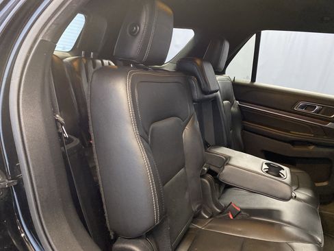 Used 2017 Ford Explorer Limited image 35