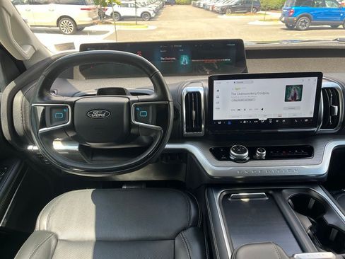Used 2025 Ford Expedition Max Platinum w/ Driver's Package AWD/4WD image 17