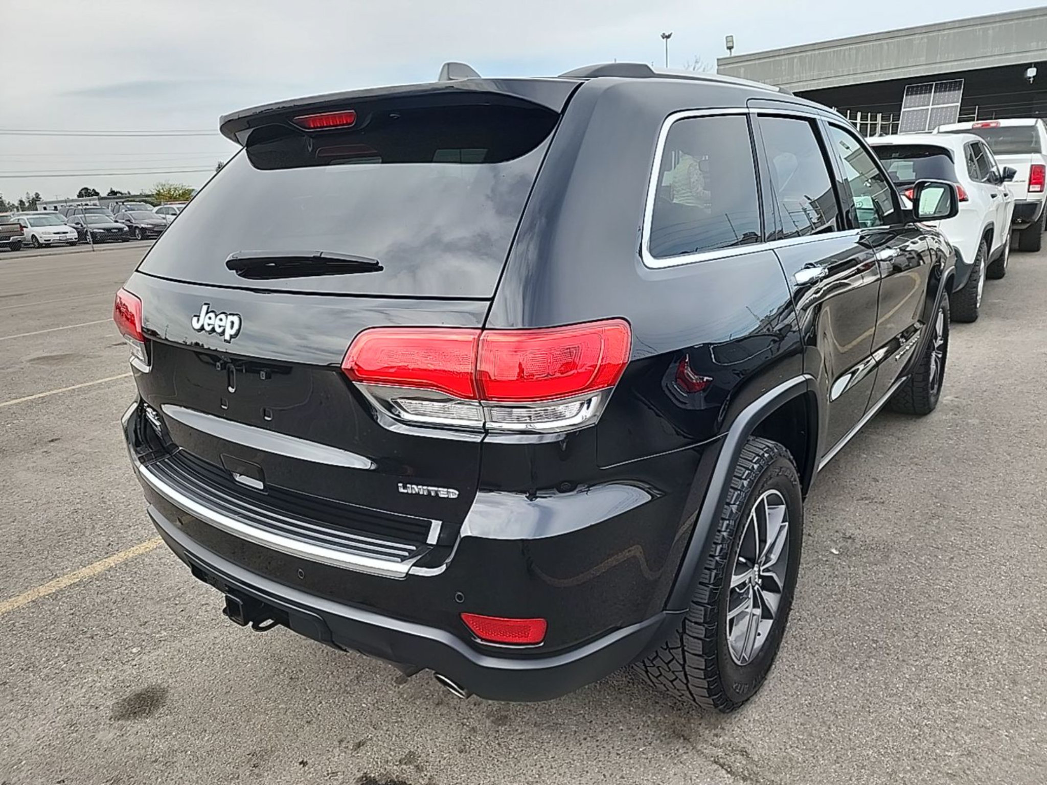 Used 2018 Jeep Grand Cherokee Limited w/ Luxury Group II AWD/4WD image 2