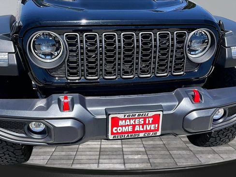 Certified 2025 Jeep Wrangler Unlimited Rubicon w/ Convenience Group AWD/4WD image 29
