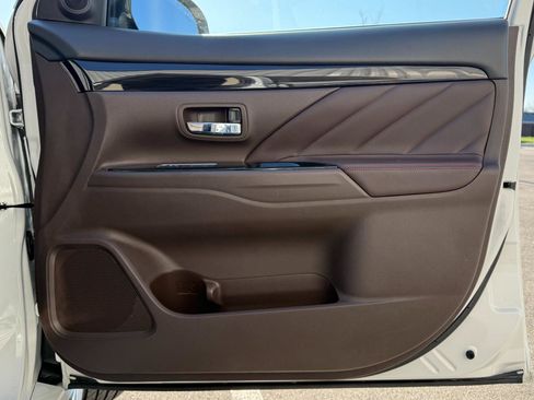 Used 2018 Mitsubishi Outlander SEL AWD/4WD image 21