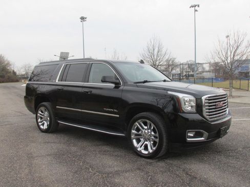 Used 2019 GMC Yukon XL SLT w/ Premium Edition image 16