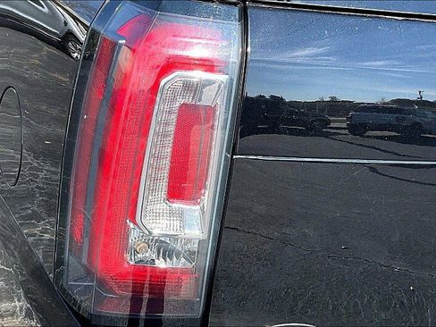 Used 2019 GMC Yukon XL Denali w/ Open Road Package image 30