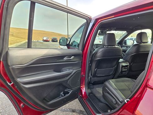 Used 2025 Jeep Grand Cherokee L Altitude image 26