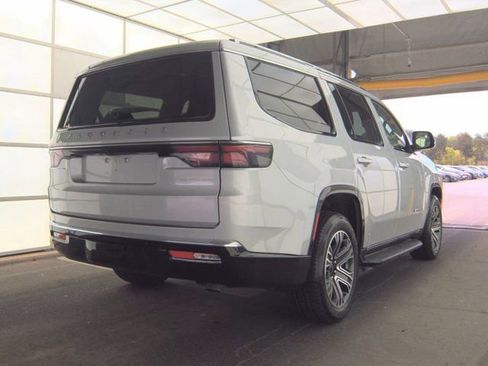 Used 2024 Jeep Wagoneer 4WD w/ Premium Group I image 5