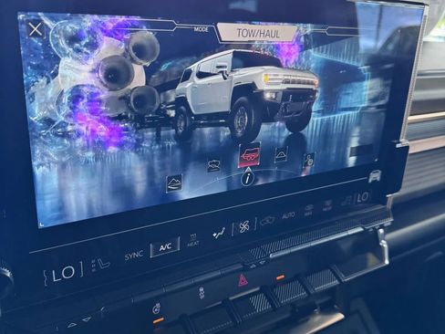 Used 2024 GMC Hummer EV 2X w/ LPO, Illumination Package image 44