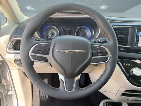 Used 2024 Chrysler Voyager LX FWD image 11