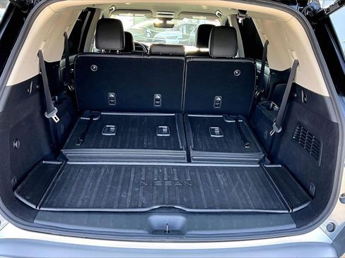 Used 2023 Nissan Pathfinder SL w/ Lighting Package (N92) image 15