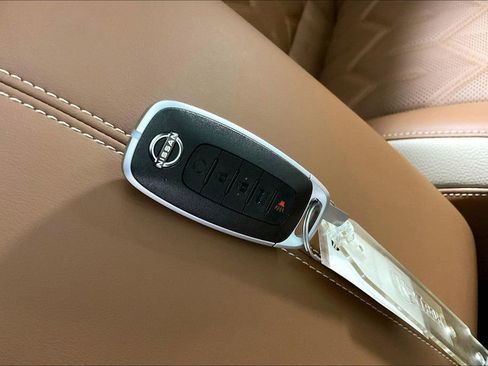 New 2026 Nissan Pathfinder Platinum AWD/4WD image 32