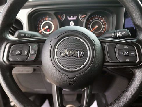 Used 2024 Jeep Gladiator Sport image 16