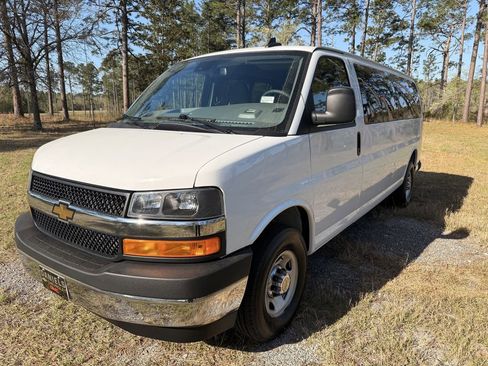 Used 2025 Chevrolet Express 3500 LT w/ LT Preferred Equipment Group RWD image 1