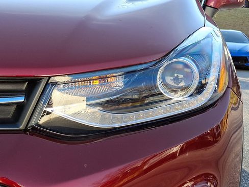 Certified 2022 Chevrolet Trax LT w/ LT Convenience Package image 9