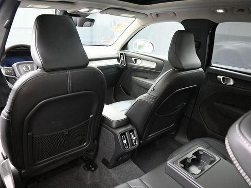 Certified 2025 Volvo XC40 B5 Core image 19