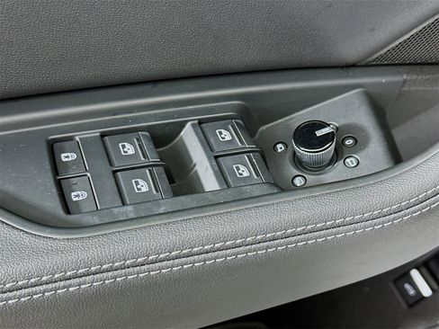 Used 2021 Audi e-tron Premium w/ Convenience Plus Package image 18