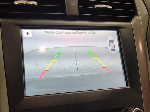 Used 2017 Ford Fusion SE w/ Fusion SE Technology Package image 24