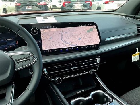 New 2026 Chevrolet Traverse LT image 7