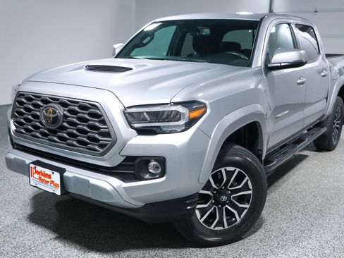 Used 2022 Toyota Tacoma TRD Sport w/ Technology Package AWD/4WD image 32
