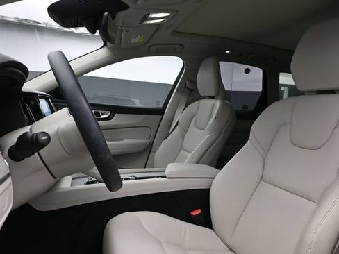 Used 2023 Volvo XC60 B5 Plus w/ Climate Package AWD/4WD image 10