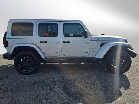 Used 2024 Jeep Wrangler Sahara image 6