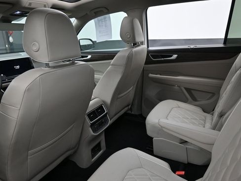 Used 2024 Volkswagen Atlas SEL Premium R-Line image 35