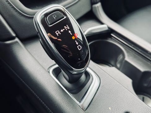 Used 2017 Cadillac XT5 Luxury w/ Driver Awareness Package image 18