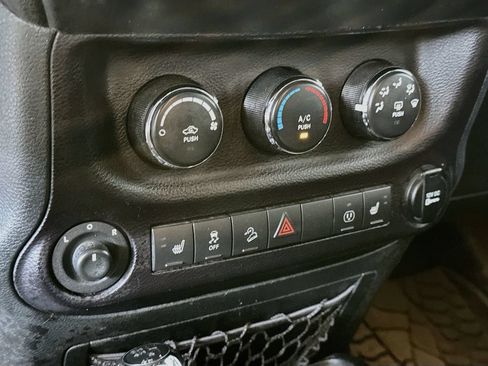 Used 2015 Jeep Wrangler Unlimited Sahara AWD/4WD image 18