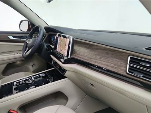 Used 2025 Volkswagen Atlas SEL Premium R-Line image 21