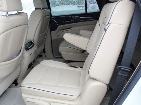 Used 2022 Cadillac Escalade Premium Luxury image 13