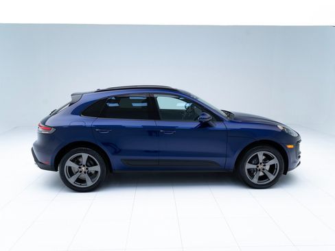 Certified 2024 Porsche Macan AWD/4WD image 8