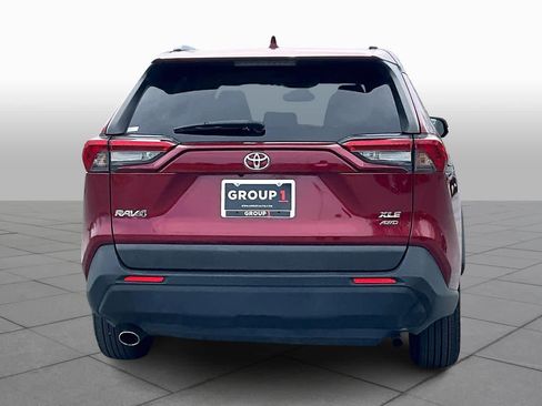 Used 2021 Toyota RAV4 XLE w/ Convenience Package image 3