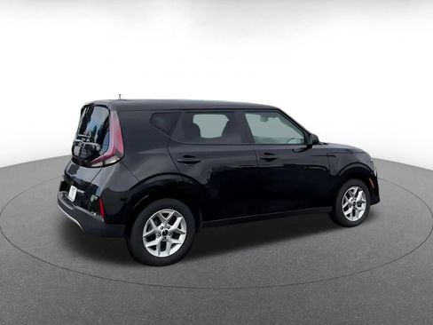 Used 2025 Kia Soul LX w/ LX Technology Package FWD image 15