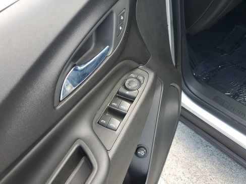 Used 2020 Chevrolet Equinox LT FWD image 24