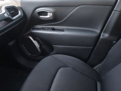 Used 2023 Jeep Renegade Latitude AWD/4WD image 13