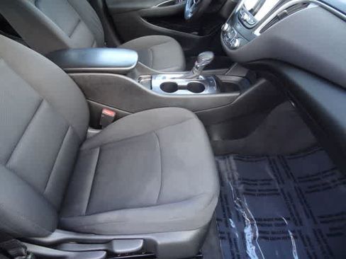 Used 2021 Chevrolet Malibu RS FWD image 11