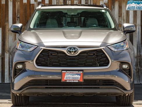 Used 2022 Toyota Highlander XLE AWD/4WD image 6