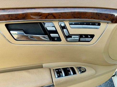 Used 2010 Mercedes-Benz S 550 4MATIC image 41