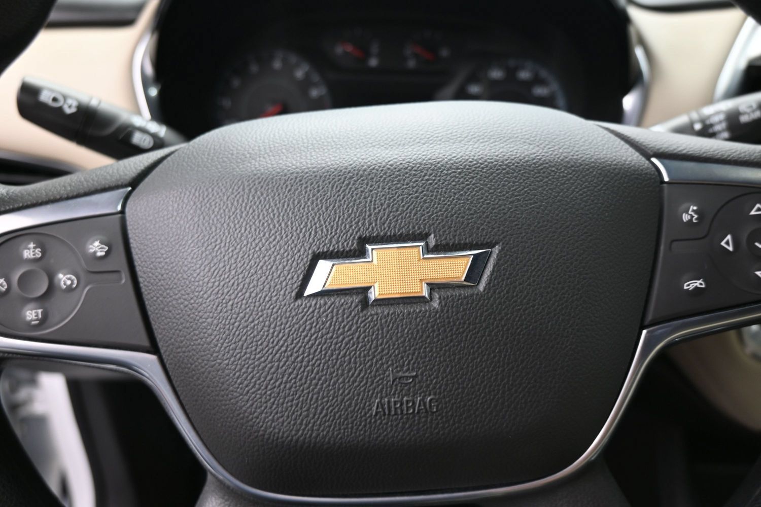 Used 2022 Chevrolet Traverse LS FWD image 16